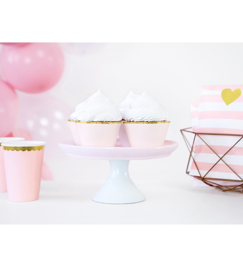 Růžový cupcake košíček se zlatým okrajem