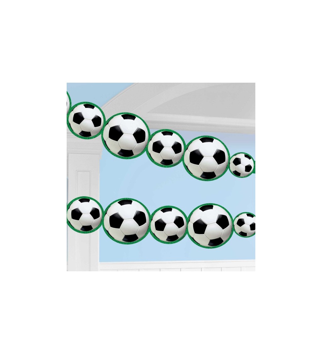 Girlanda plná fotbalových míčů