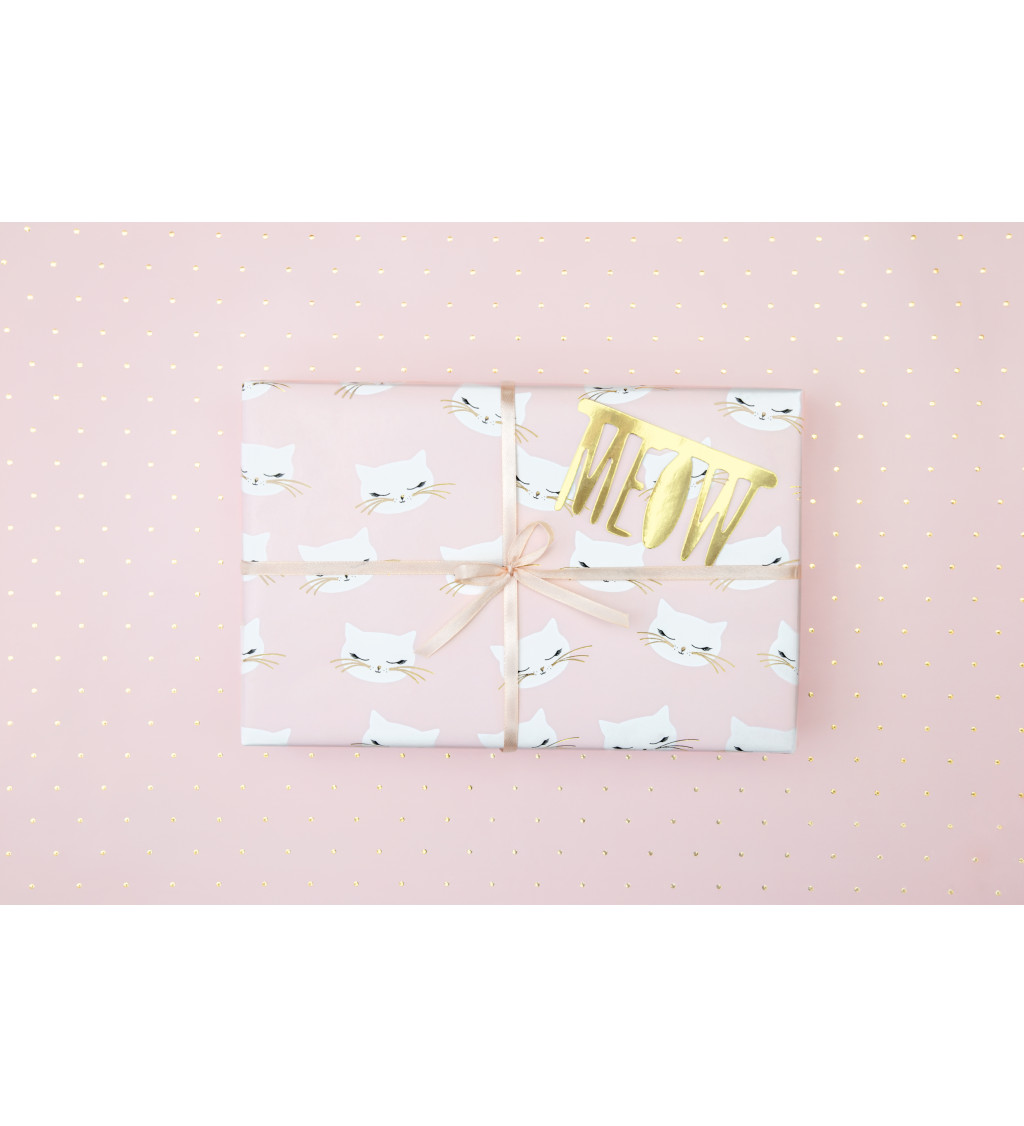 Balící papír růžový s motivem bílých kočičích hlav