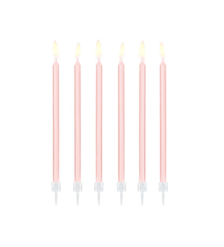 Svíčky v světle růžové barvě