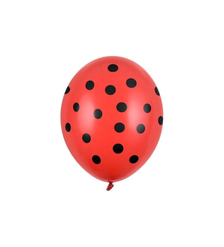Červené balónky s puntíky